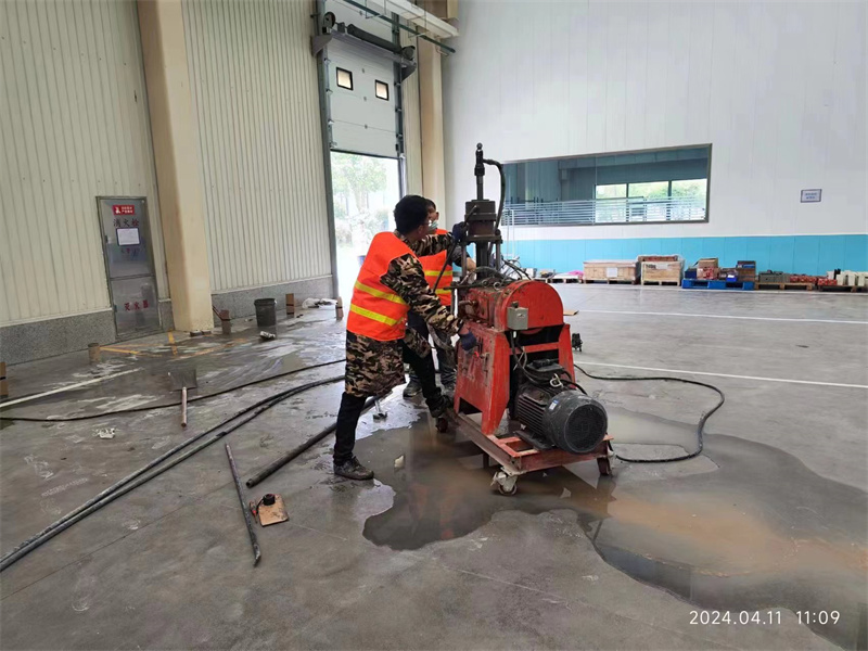 东西湖厂房地面下沉塌陷注浆加固施工